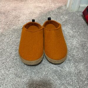 Kyrgies Indoor Wool Slides in Orange Size 39